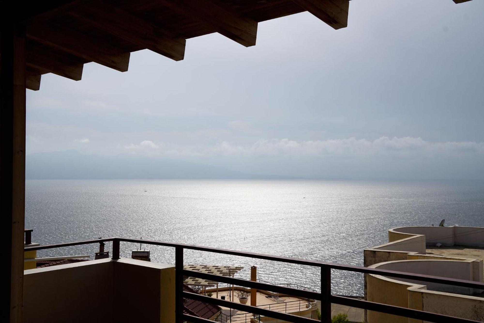 Jon'S Penthouse Apartment Sarande Bagian luar foto
