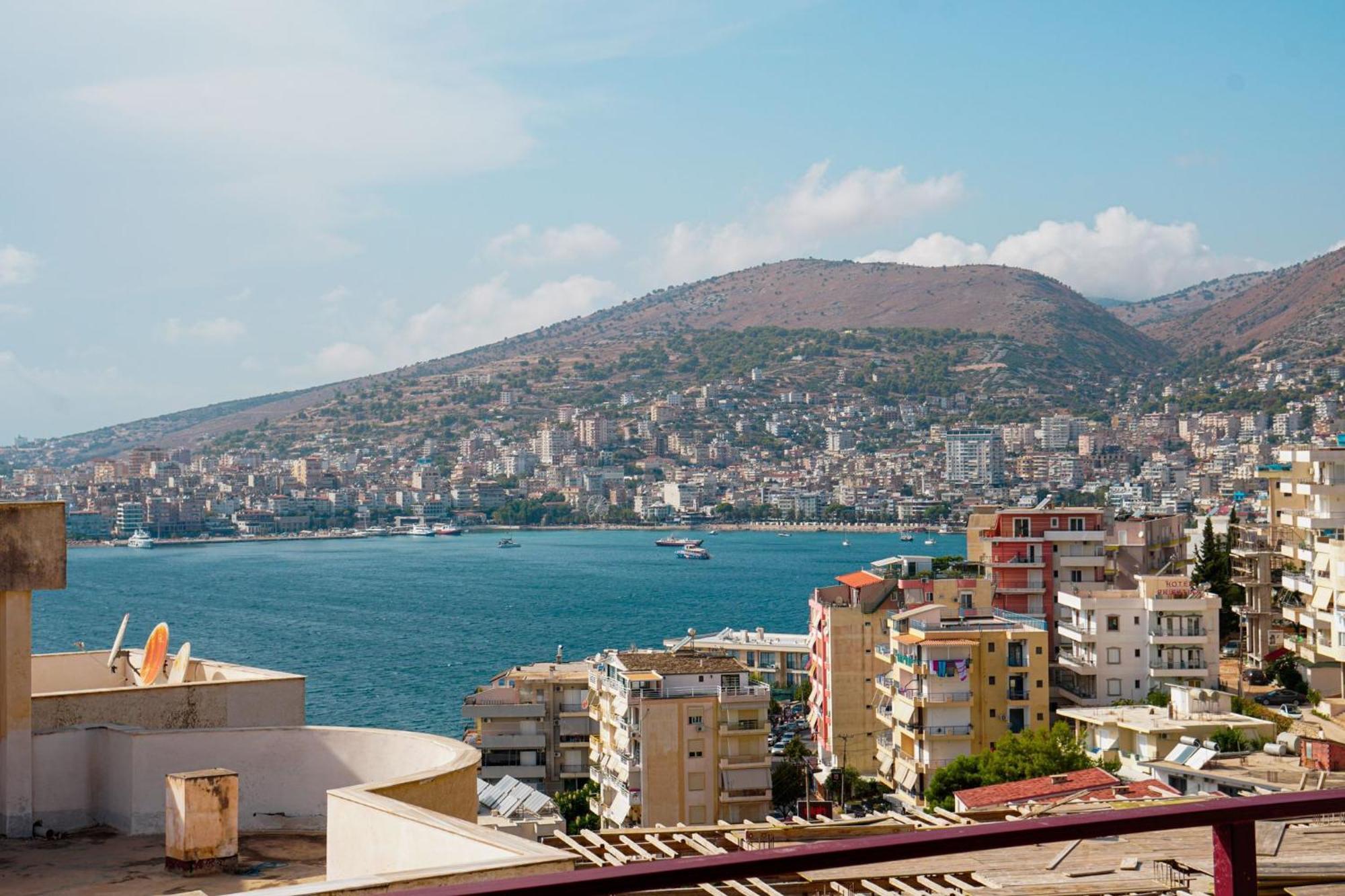 Jon'S Penthouse Apartment Sarande Bagian luar foto